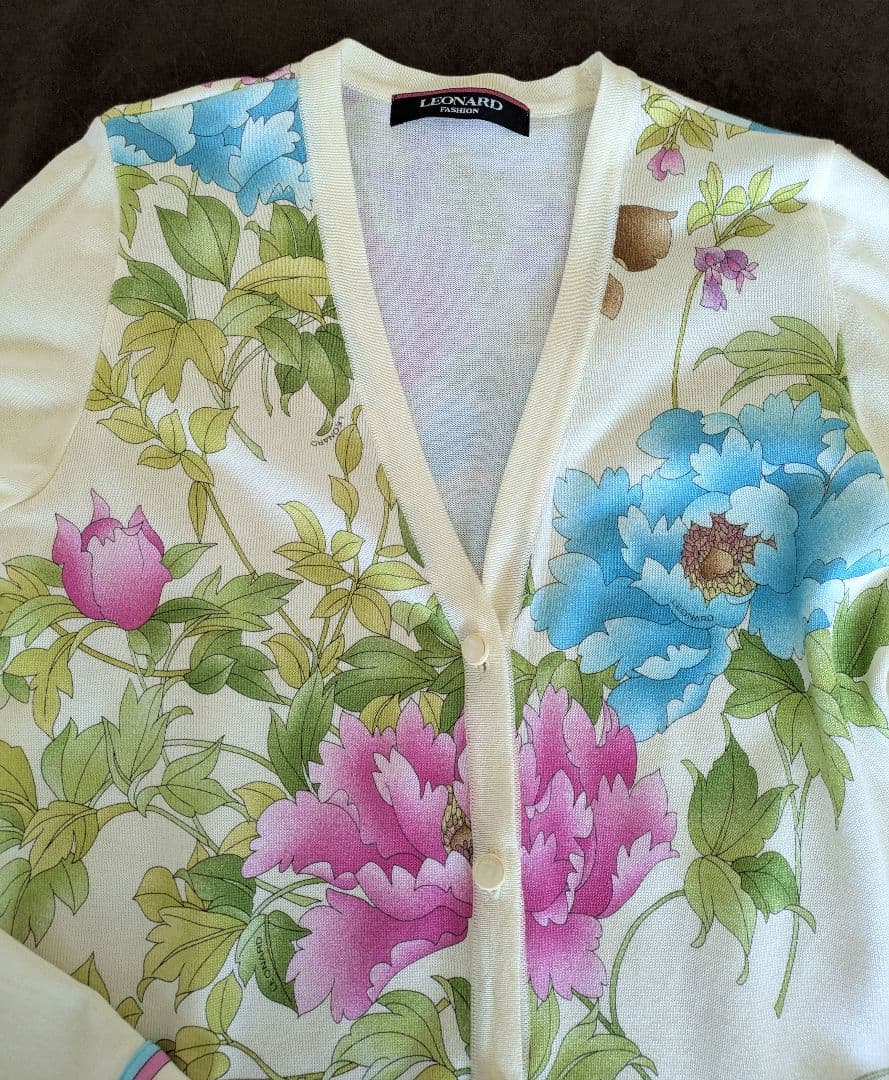 美品☆レオナール カラフル花柄 コットンニットアンサンブル - メルカリ