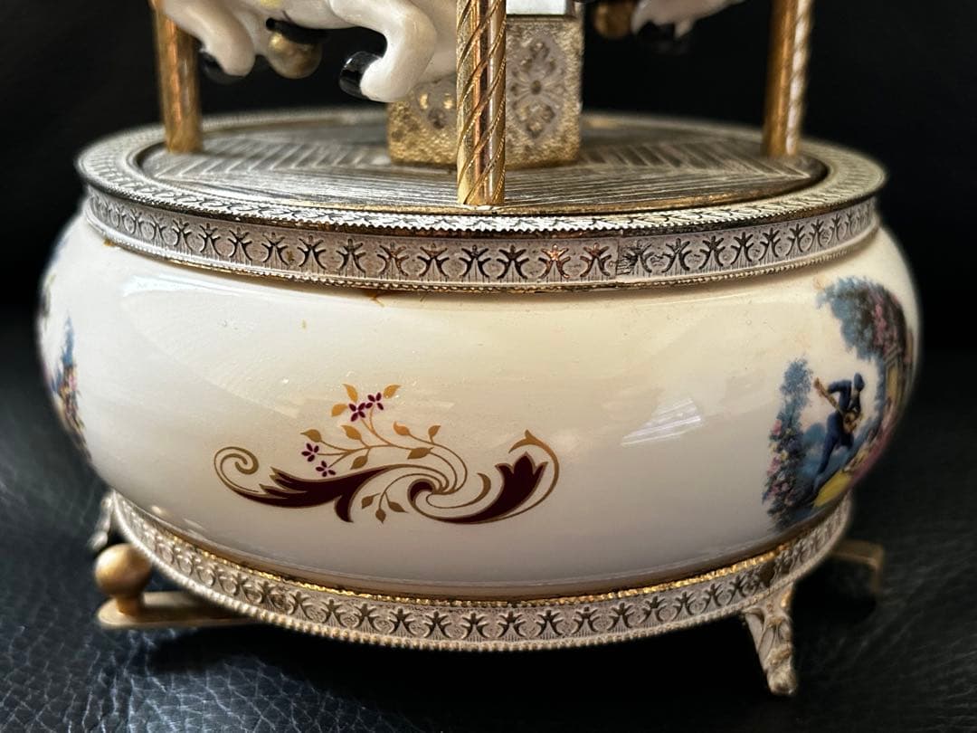 アンティーク 美しいメリーゴーランド オルゴール 陶器製 - メルカリ