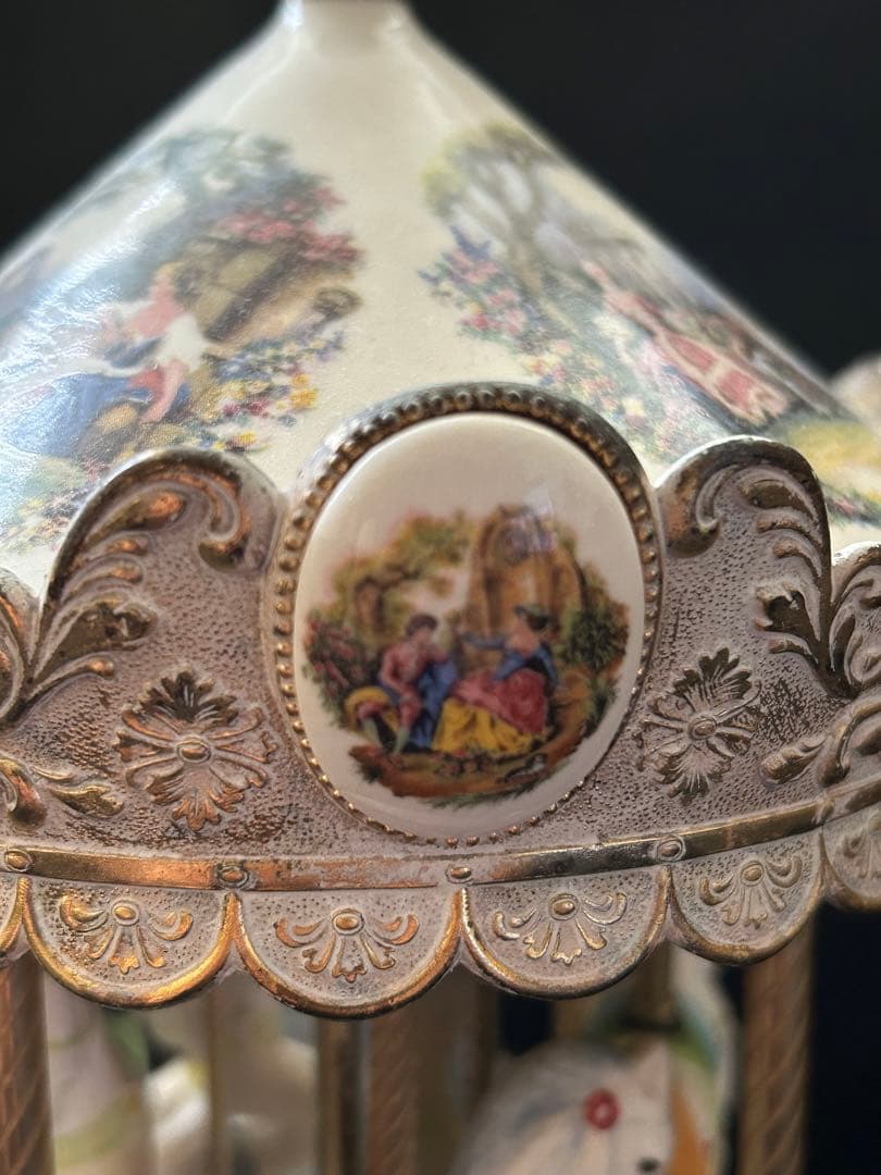 アンティーク 美しいメリーゴーランド オルゴール 陶器製 - メルカリ