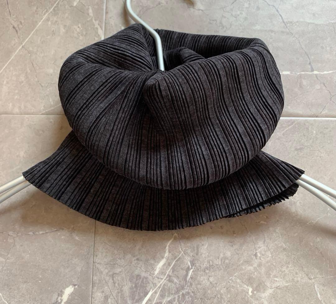 プリーツプリーズ　イッセイミヤケ　ネックウォーマー　　オーチューブ グレー美品 プリーツプリーズ PLEATS PLEASE 16AW 日本製 OH TUBE リブプリーツ