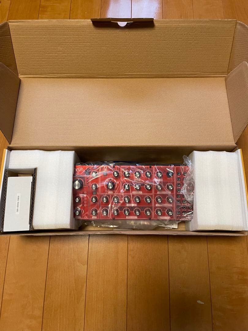 BEHRINGER neutron 元箱付き