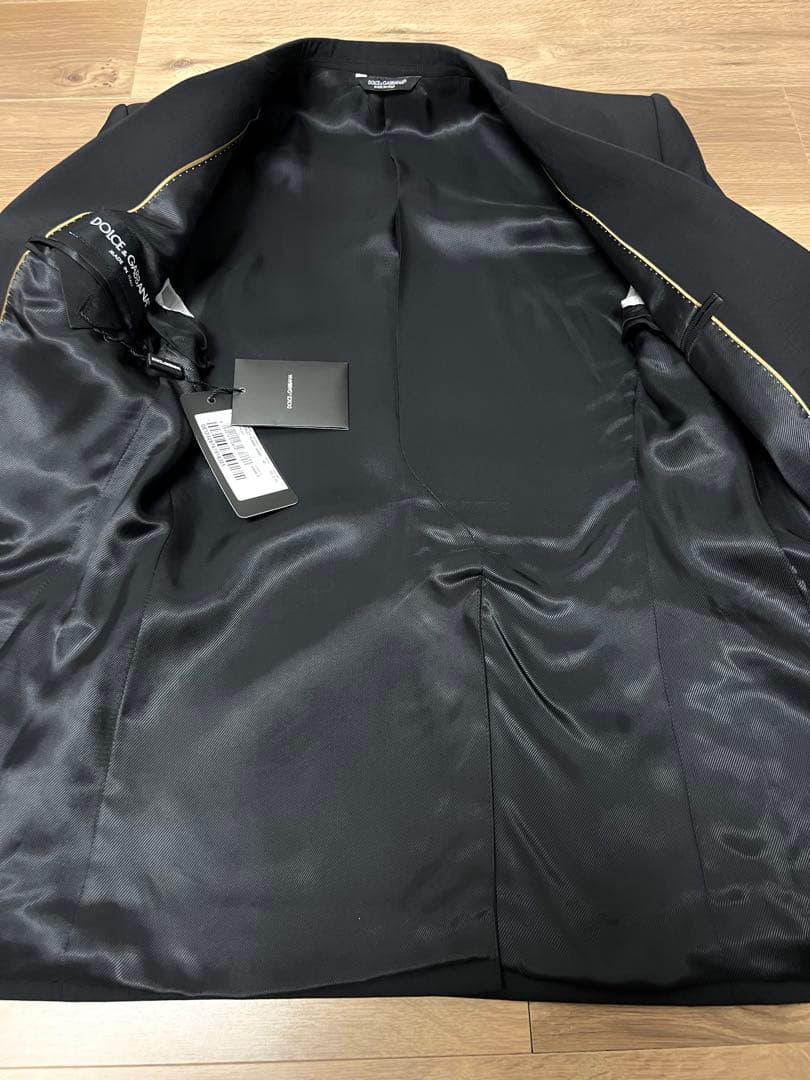 未使用タグ付属品ハンガー＆ガーメント付き DOLCE&GABBANA スーツ