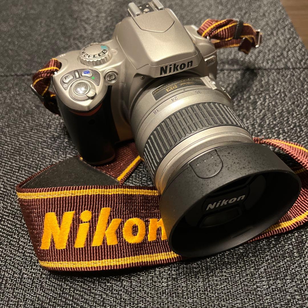 Nikon D40 デジタル一眼レフカメラ シルバー18-55mmレンズ付き Nikon ニコン D40 レンズキット シルバー : フラッグシップカメラ