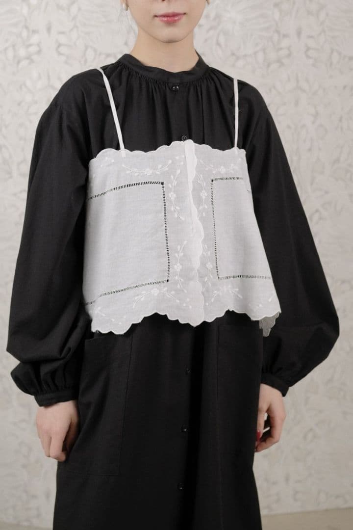 Hériter / embroidery parts camisole Tie-up Camisole in White Embroidery – Reistor