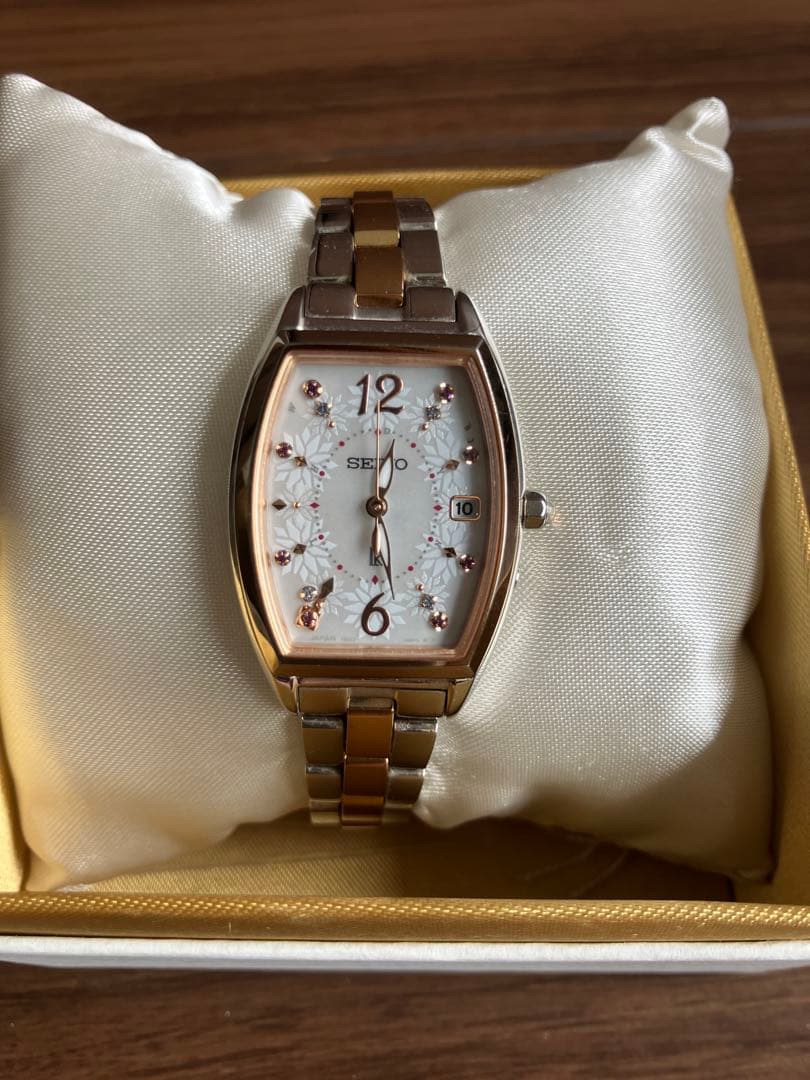 LUKIA SEIKO レディース時計 ホワイト/ゴールド セイコー ルキア(SEIKO LUKIA) ｜ レディース腕時計の魅力と選び方