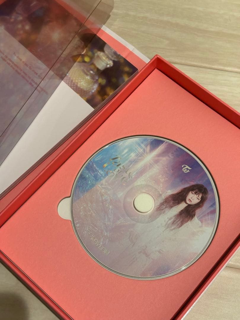 ぱくちよ様専用】TWICE まとめ売りCD50枚・トレカ306枚・うちわなど