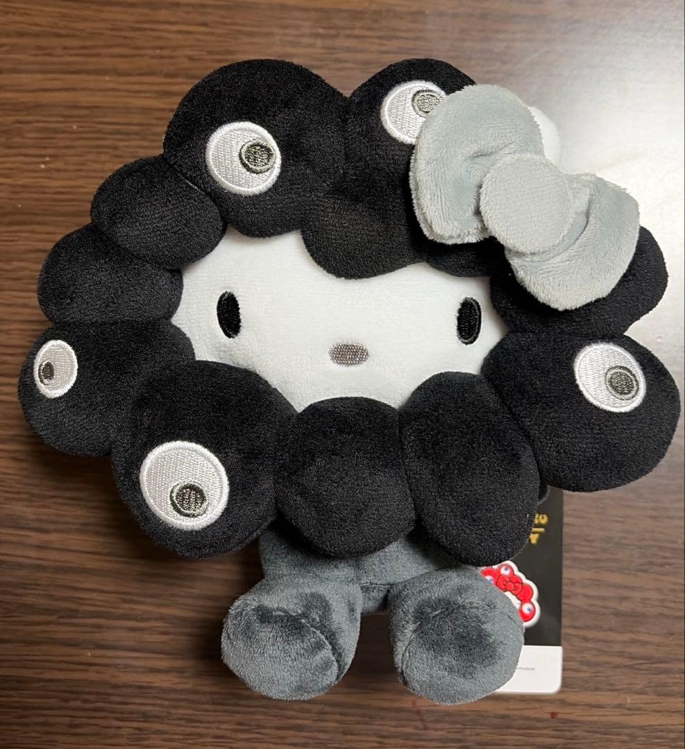 ミャクミャクサンリオなりきりぬいぐるみ黒 キティ M - メルカリ