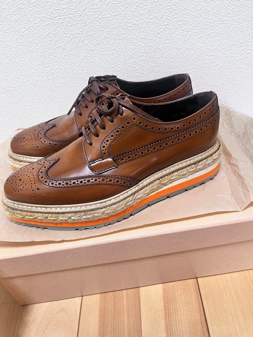 【美品】PRADA ウイングチップレースアップシューズ　23.5cm