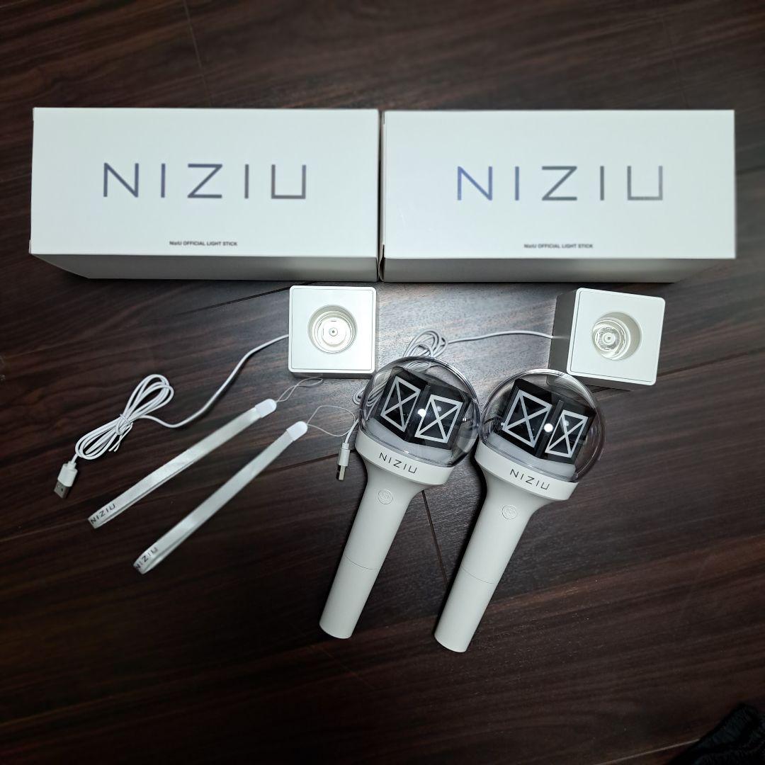 NiziU ペンライト 2個セット - メルカリ