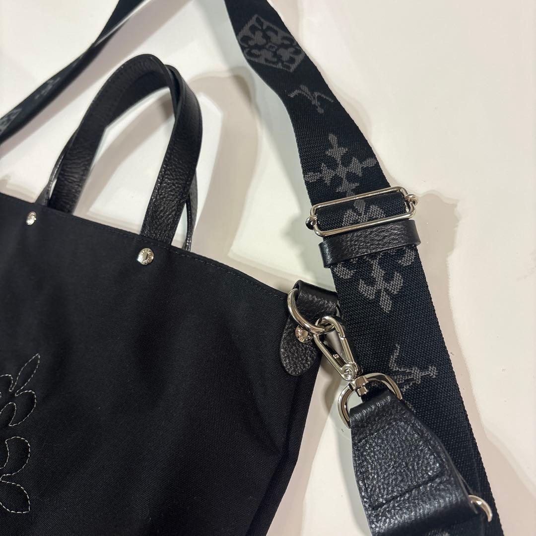 ほぼ未使用ラシット今期A4入るコーデュラナイロン刺繍2wayバッグ