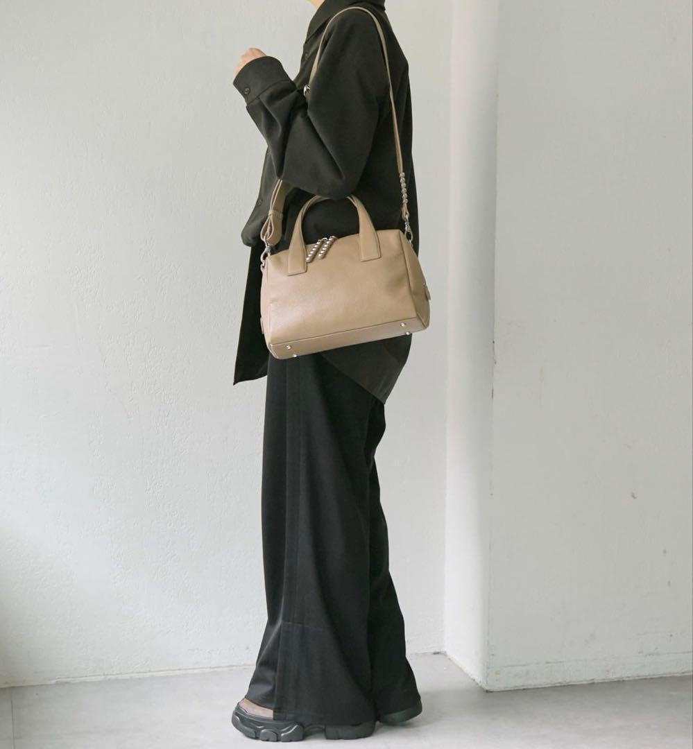 ぎゅー様専用】イアパピヨネ スタッズボストンバッグ トープ - メルカリ