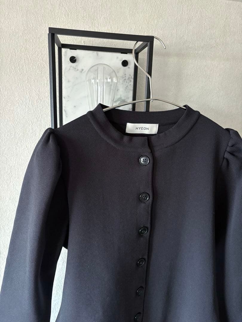 完売品 HYEON ヘヨン ショルダー ペプラムカーディガン 黒 girlish