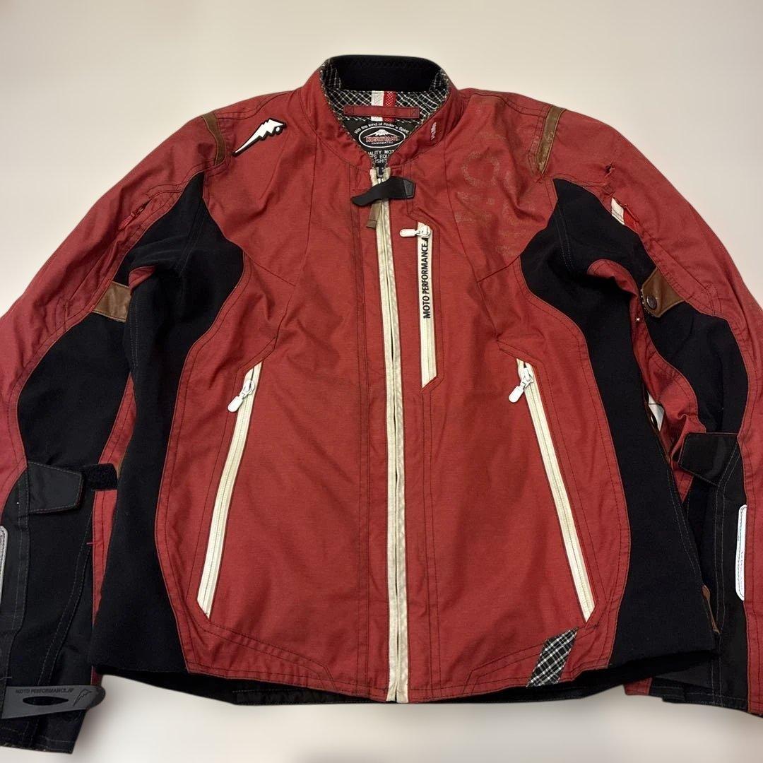 クシタニ ライダースジャケット レッド ナイロン バイカー 本革 使い バイク バイクメーカーとウエアメーカーのコラボアイテムが今アツい