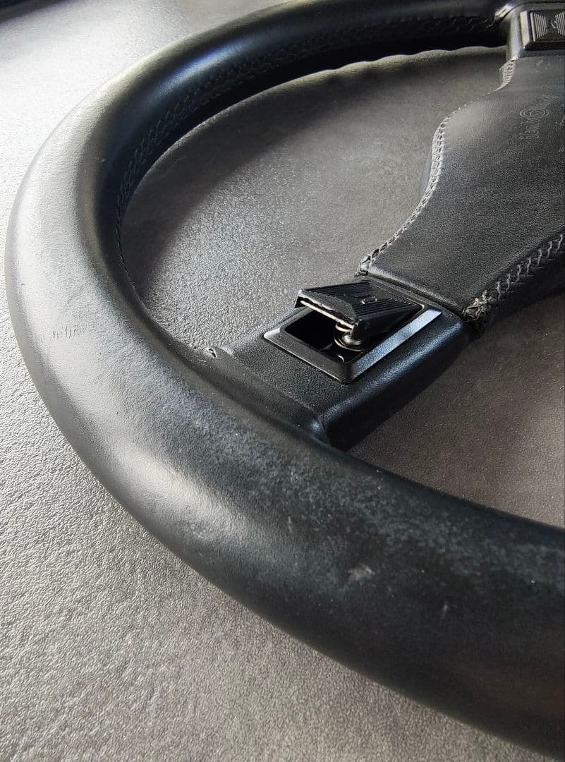 イタルボランテブラックレザー 3スポーク ステアリングホイール直径約35cm