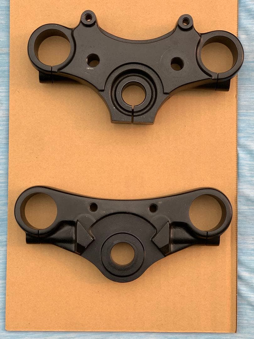 サンダンス トラックテック 39mm オフセットトリプルヨーク ブラックコート Traktek ?39mmSteady Alignment Triple Clampsトラックテックφ39mm用