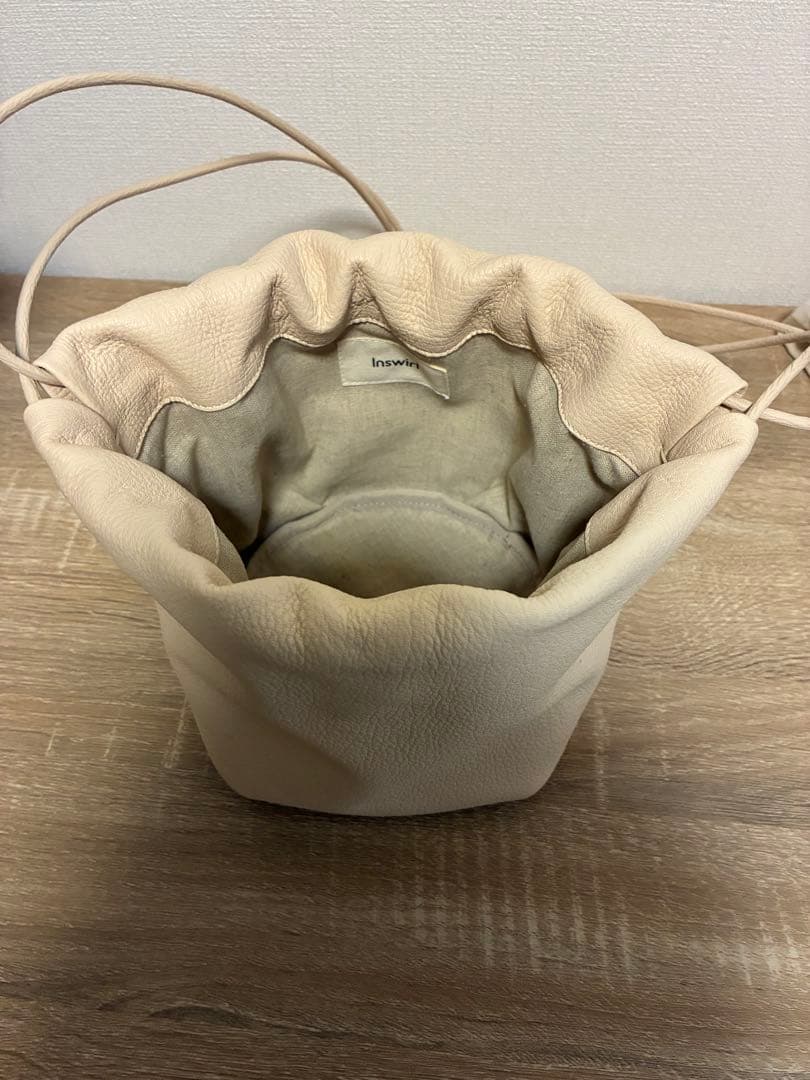 Inswirl インスワール 巾着バッグ ミディアム ホワイト レザー ETRE