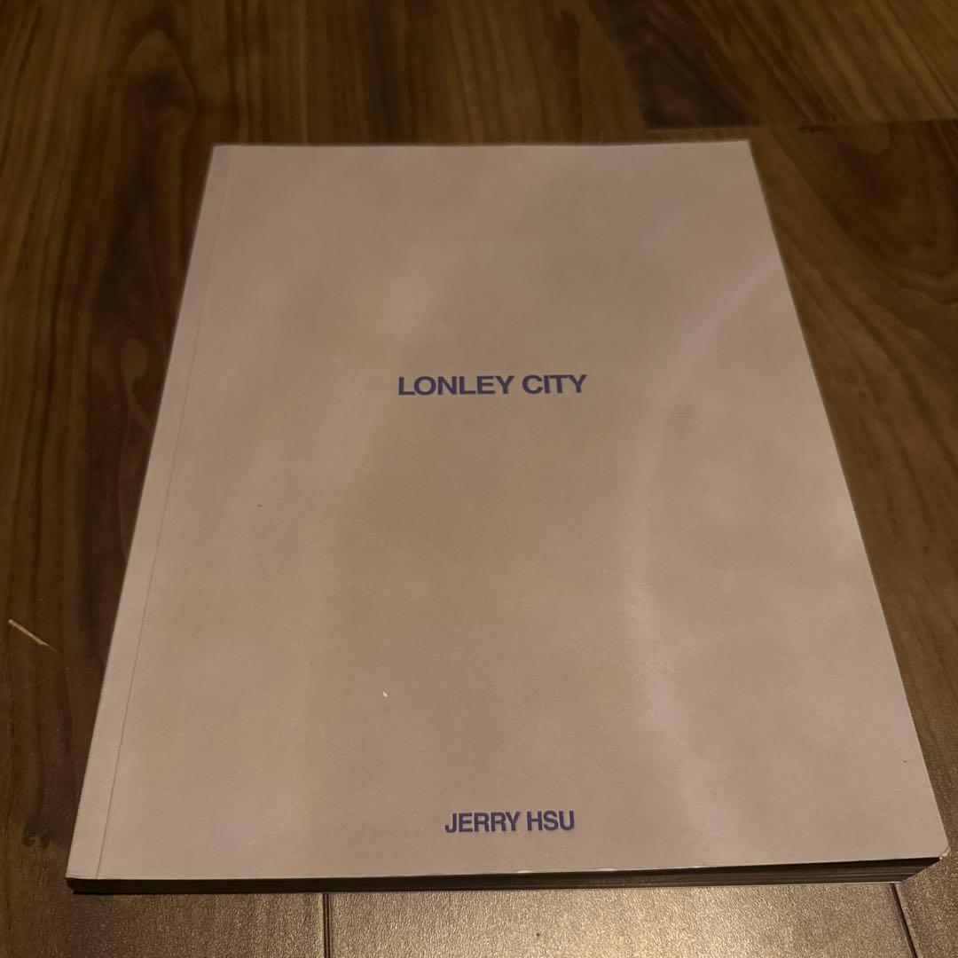 洋書 JERRY HSU LONLEY CITY Lonley City by Jerry Hsu | Village. Leeds, UK