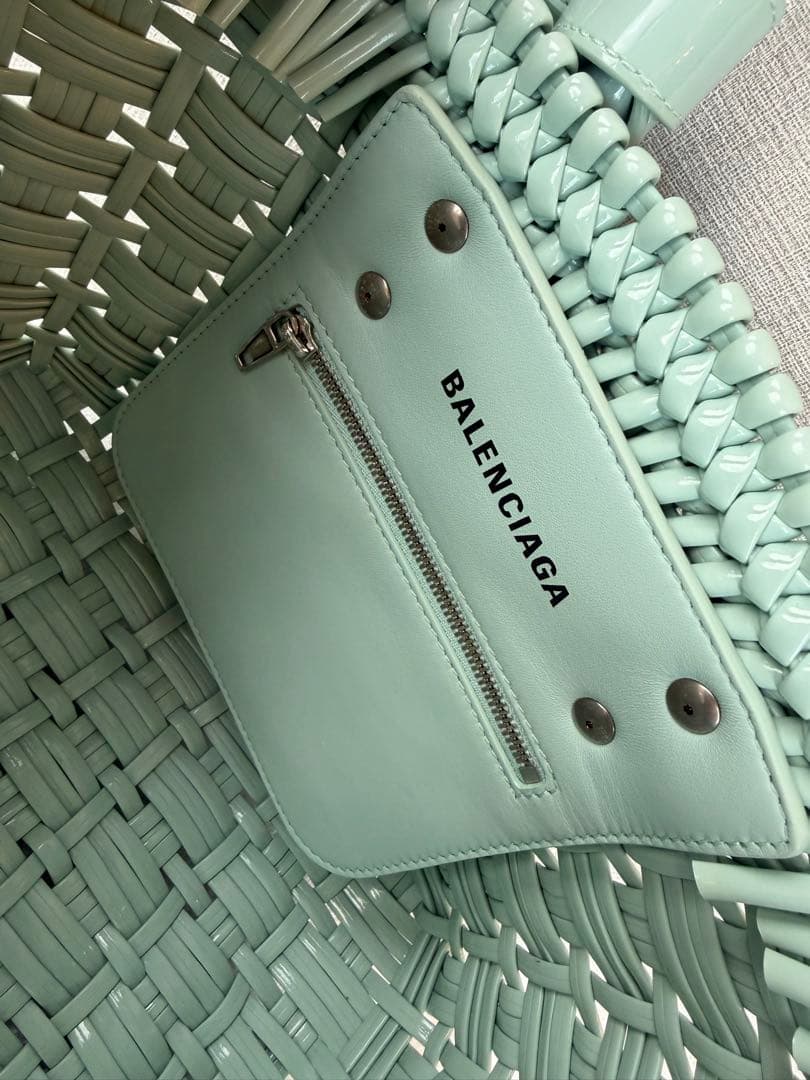 BALENCIAGA ミントグリーン かごバッグ - メルカリ