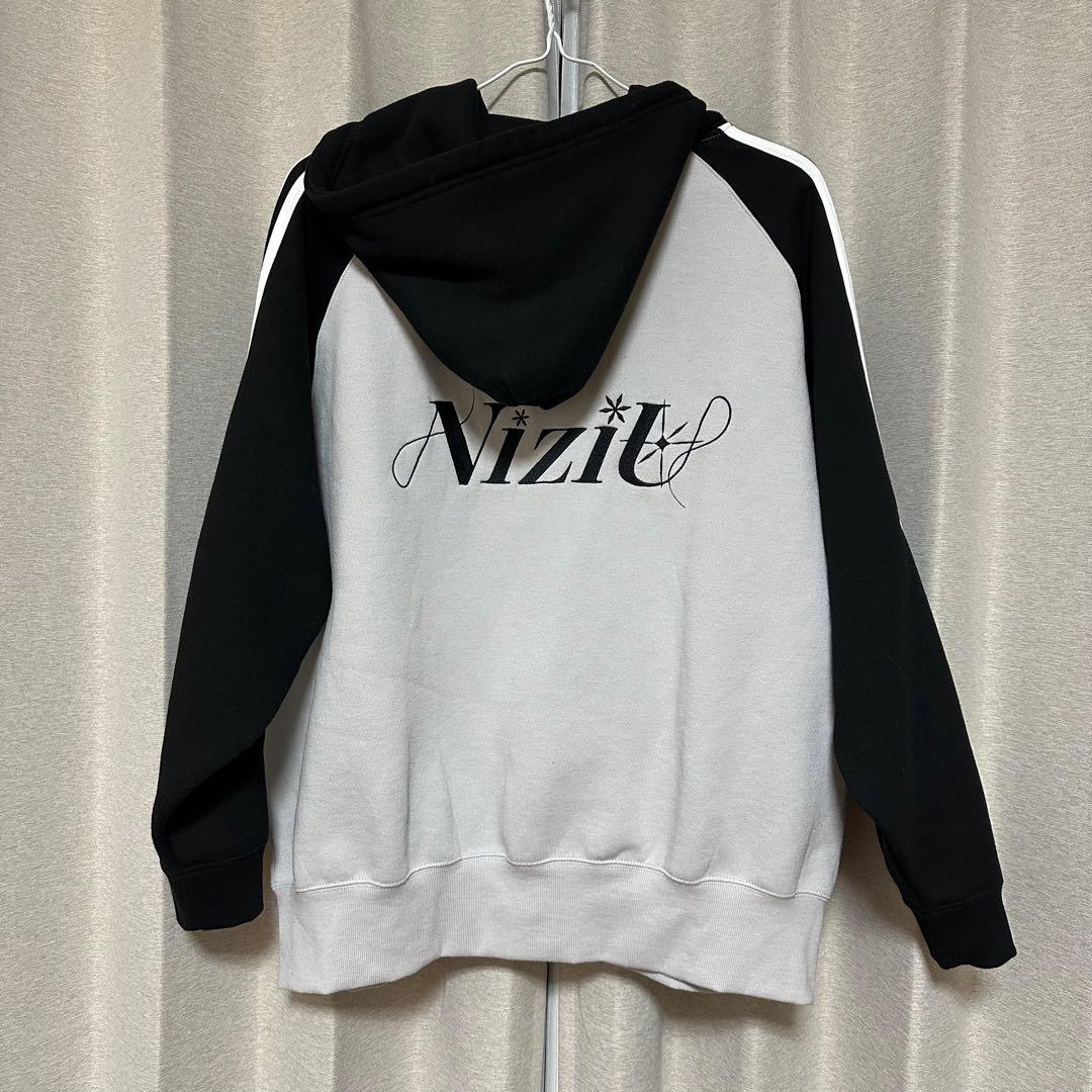 美品】NiziU AWAKE フーディー XL - メルカリ