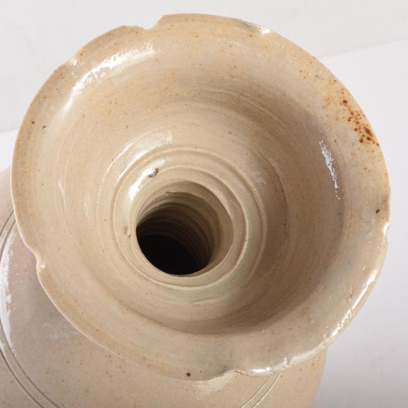 中国 徳化窯白磁 花草刻 花口瓶 C 7060A - メルカリ