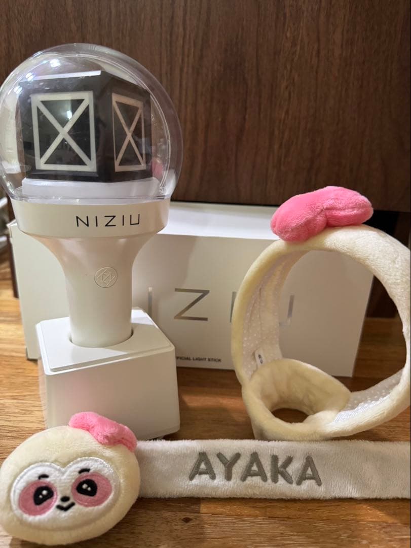 NiziUアヤカ】ペンライト ペンライトカバー パッチンバンド - メルカリ