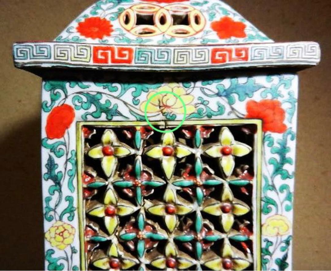 獅子蓋色絵透し彫り角型四脚香炉「大明萬曆年製」 - メルカリ