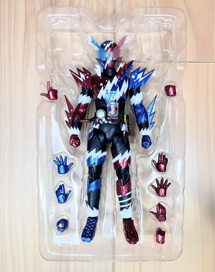 【美品】　S.H.Figuarts　仮面ライダービルド　スパークリングフォーム
