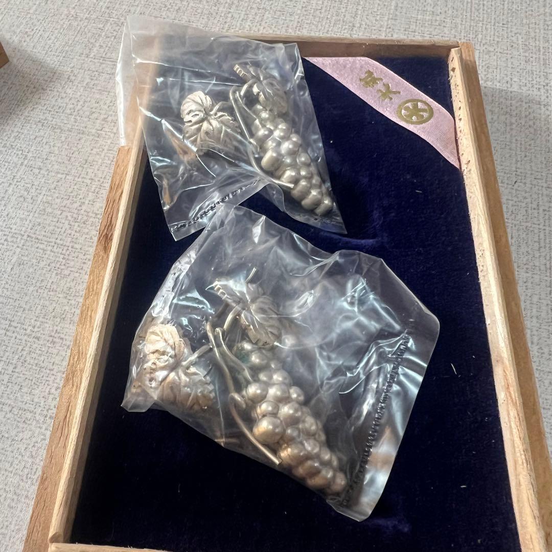 箸置き アンティーク シルバー 純銀製 ぶどう 大丸刻印 木箱付 32.1ｇ