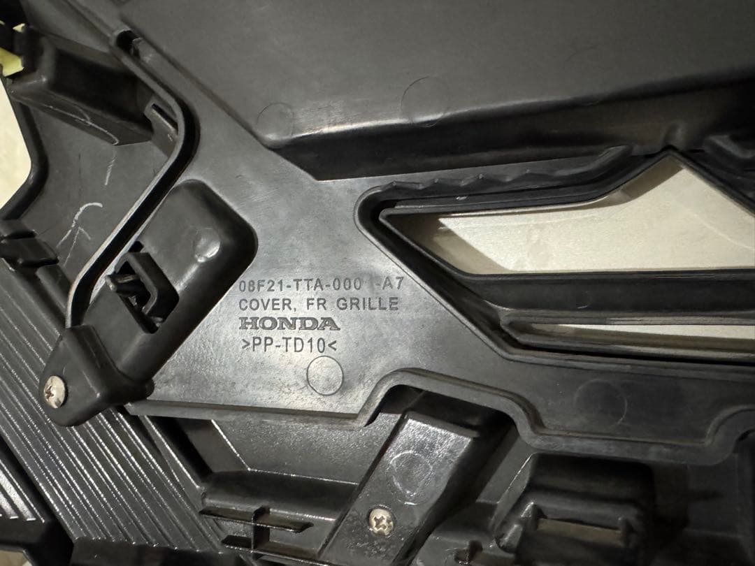 Honda フロントグリルカバー 08F21-TTA-000 - メルカリ