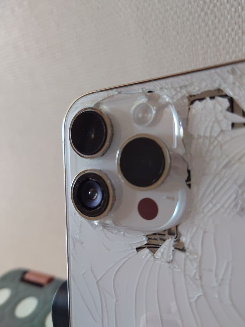 iPhone 14 Pro128GB 背面割れ カメラ故障以外問題なし ジャンク - メルカリ