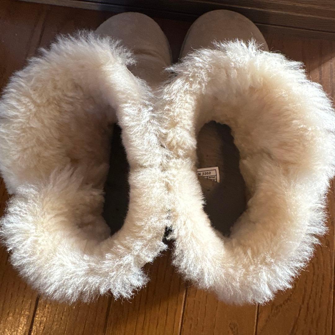 美品 UGG アグ ムートンブーツ ミニベイリーボタン US9 26.0cm