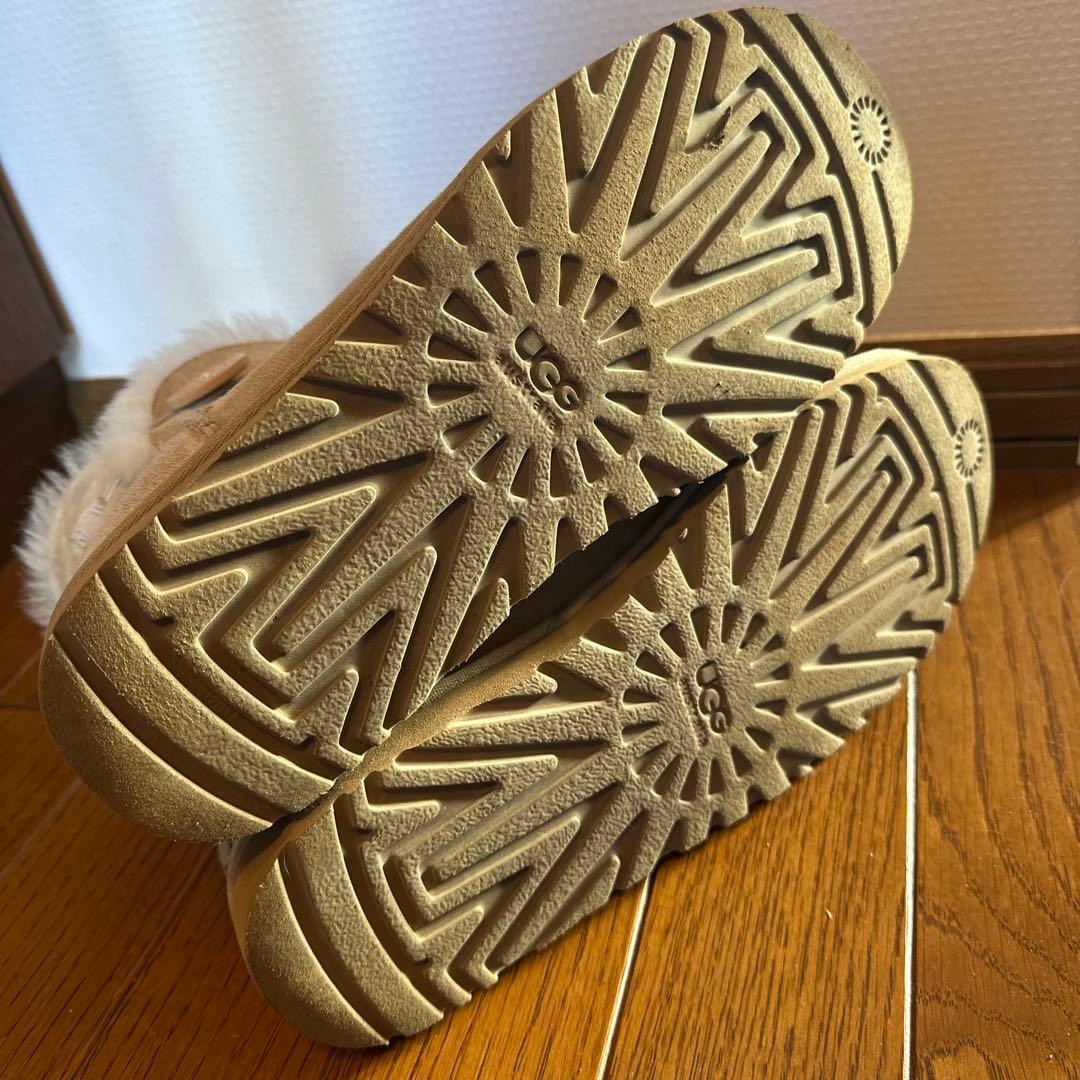 美品 UGG アグ ムートンブーツ ミニベイリーボタン US9 26.0cm