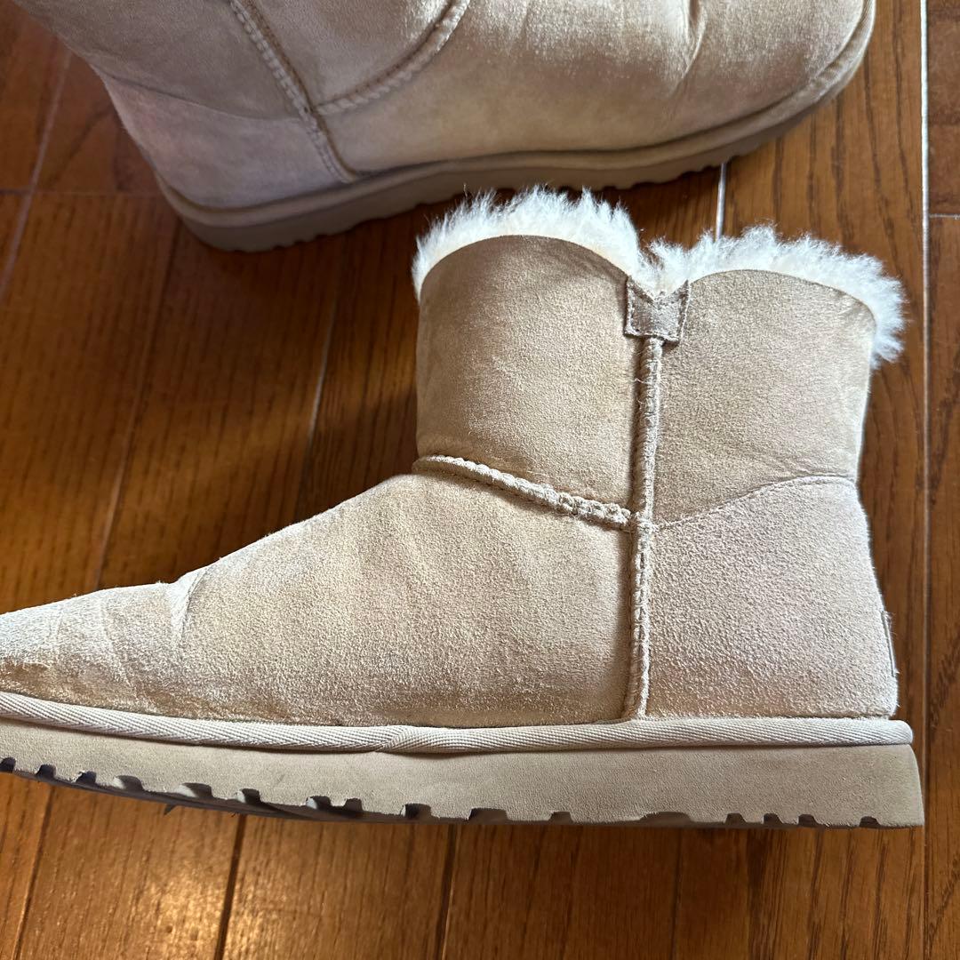 美品 UGG アグ ムートンブーツ ミニベイリーボタン US9 26.0cm