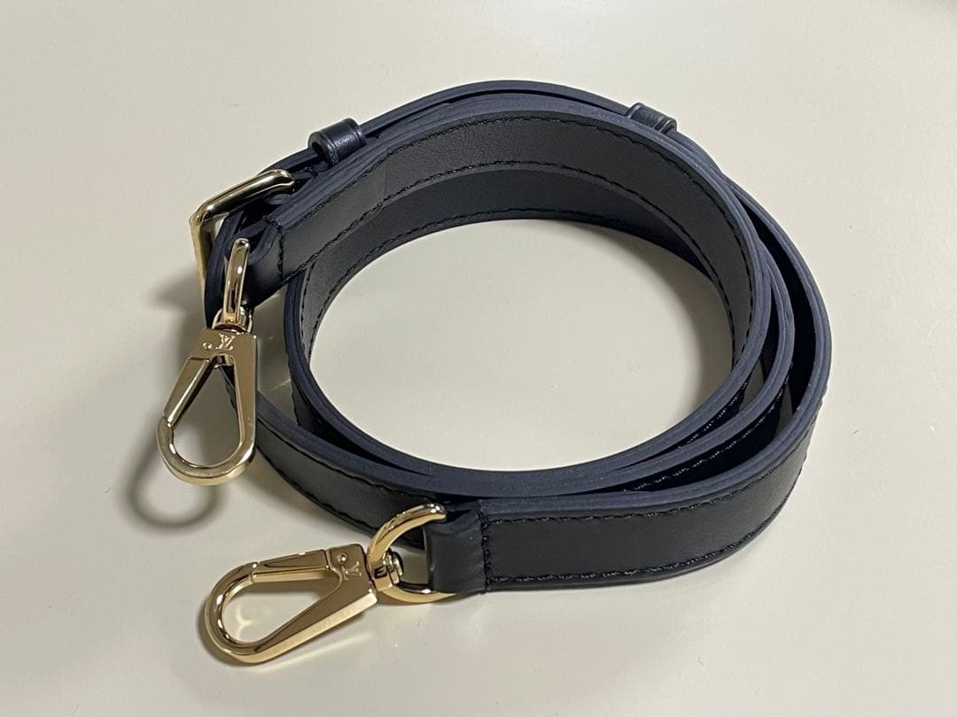 L*a様 ヴィトン VUITTON レザーショルダーストラップ 黒 未使用 LOUIS VUITTON(ルイヴィトン) ショルダーストラップ 黒 レザー