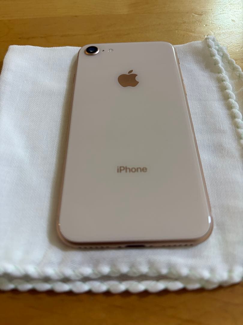 iPhone8 64G ゴールド 本体 ※1度バッテリー交換してます。 - メルカリ
