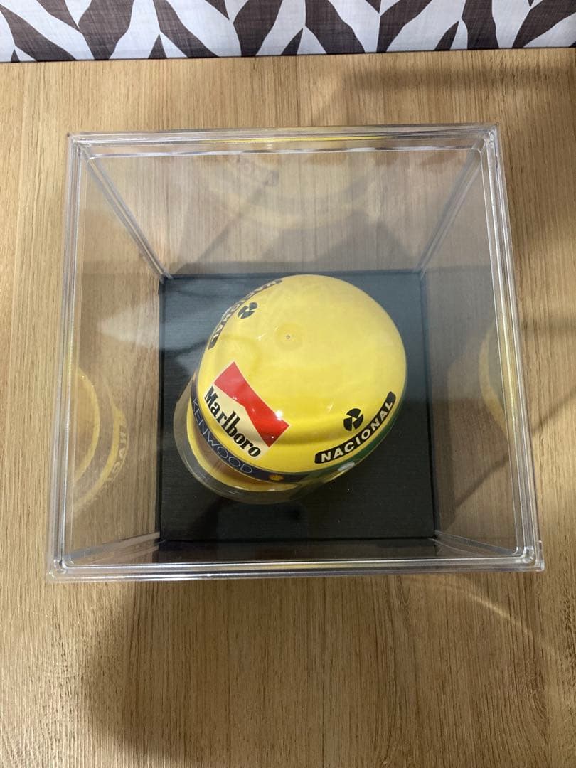 ケース付き アイルトン・セナ 陶器製ヘルメット置物 灰皿