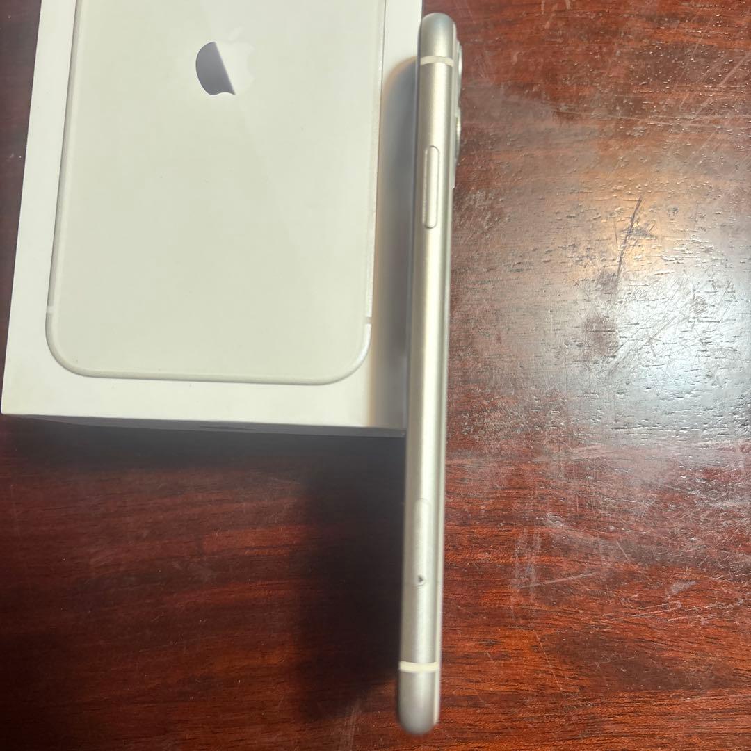 Apple iPhone 11 ホワイト 本体