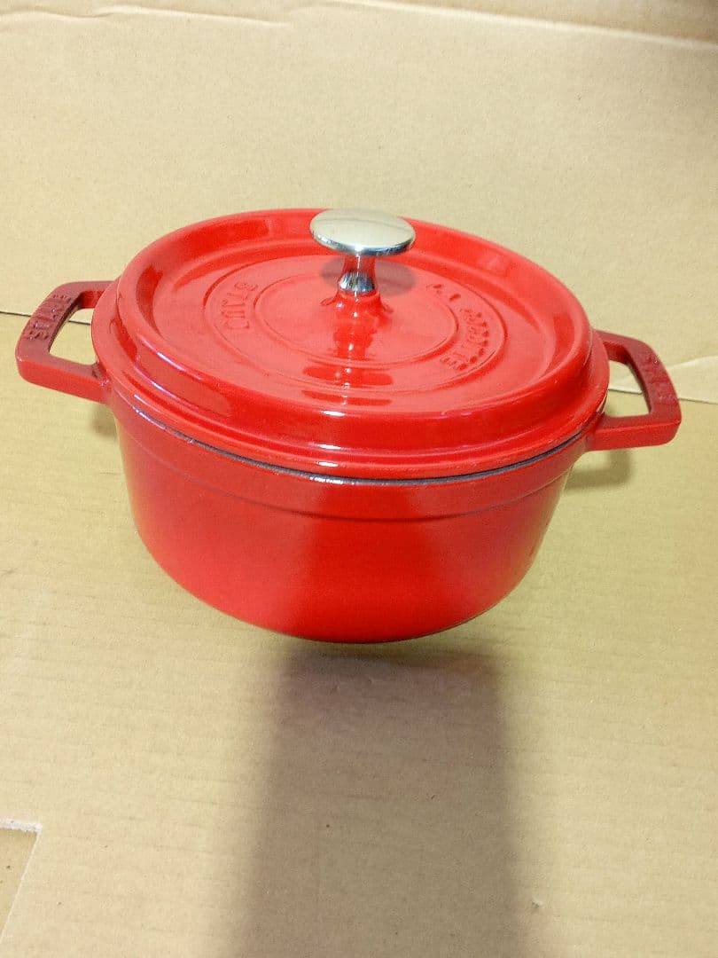 staub ストウブ ピコ ココット ラウンド チェリー 20cm IH対応 ストウブ ピコ ココット ラウンド 20cm [チェリー/レッド] (鍋) 価格