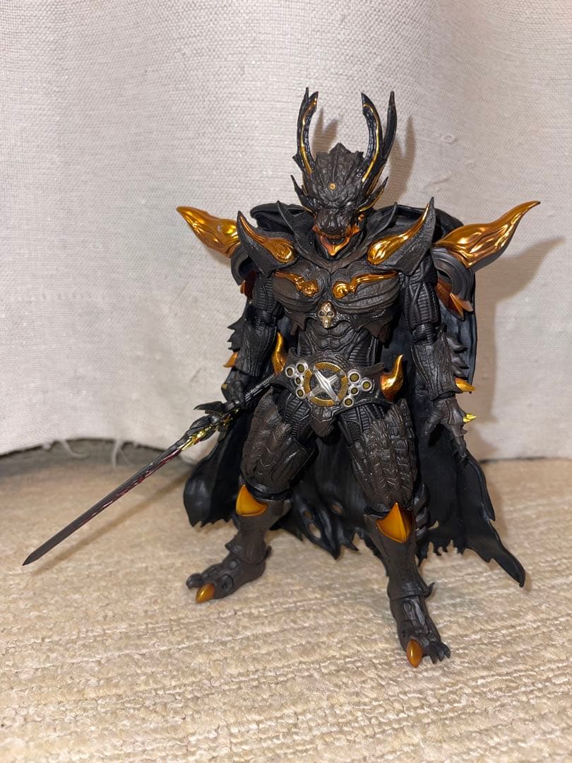 牙狼＜GARO＞ S.H.Figuarts (真骨彫製法) 暗黒騎士キバ
