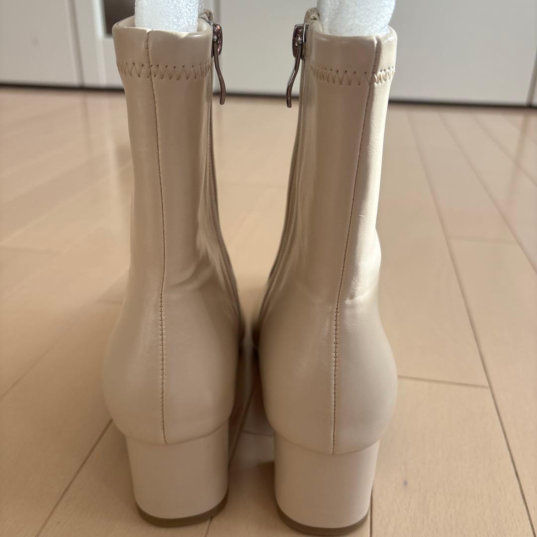 ヤマダヤ FENNEL エナメルショートブーツ アイボリー