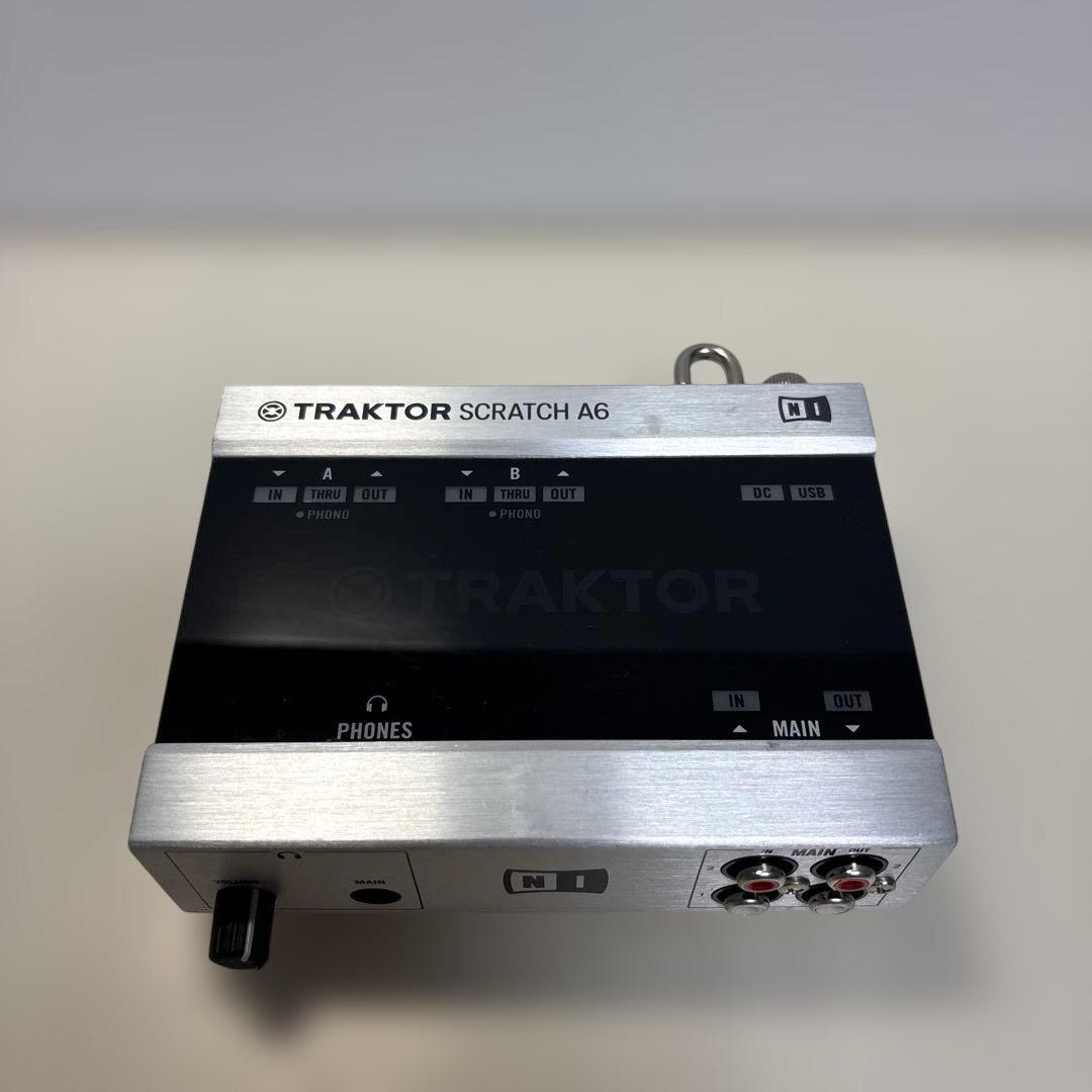 TRAKTOR AUDIO 6 DJオーディオインターフェイス Native Instruments Traktor Audio 6 DJ Audio Interface | zZounds
