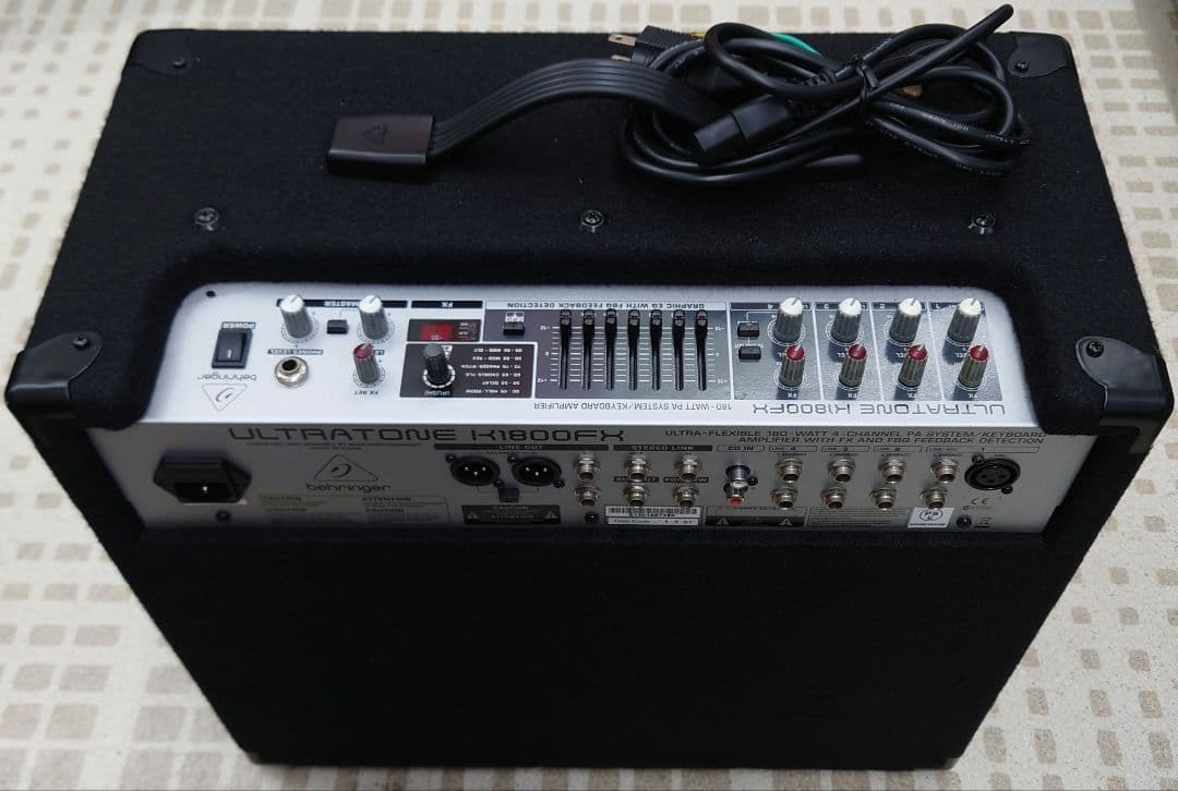 ☆BEHRINGER ULTRATONE K1800FXキーボードアンプ