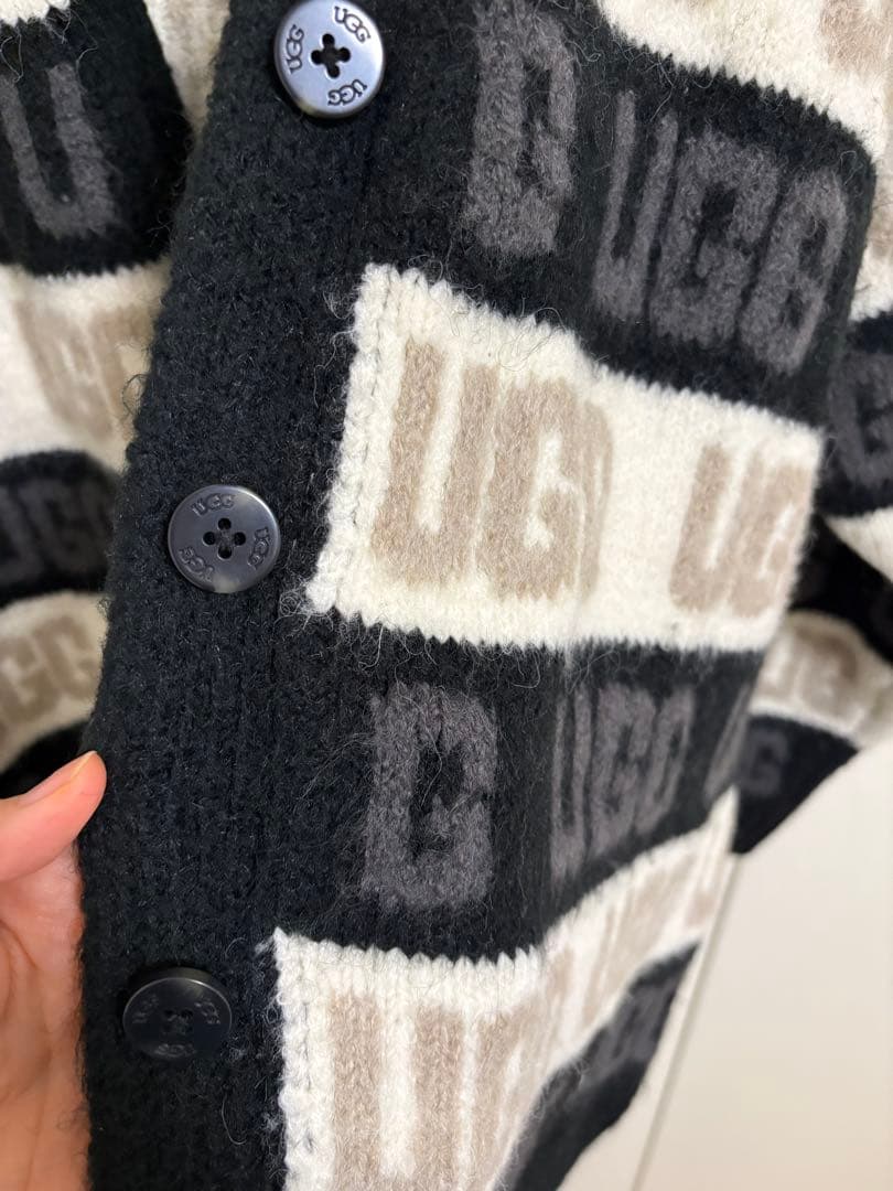 UGG アグ カーディガン グラフィック ロゴ ボーダー モノトーン美品