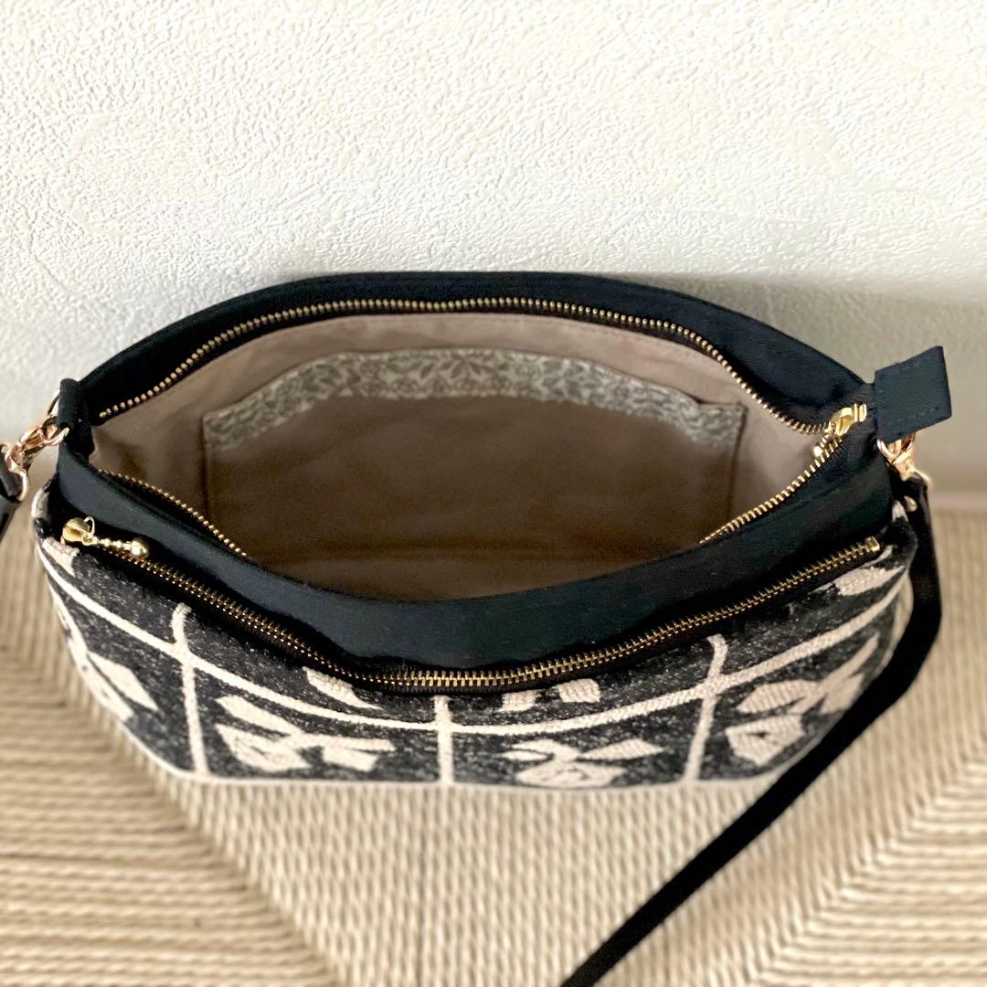 ⚮̈ミナペルホネン Lulu black ドラポケショルダー ポシェット