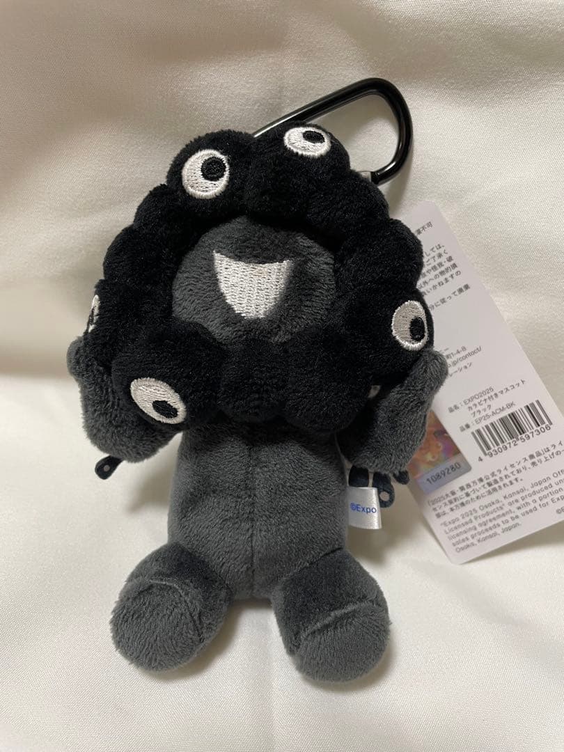 【新品未使用タグ付き】黒ミャクミャク カラビナ付き (座りバージョン) 黒ミャクミャク（座り） カラビナ付き - メルカリ