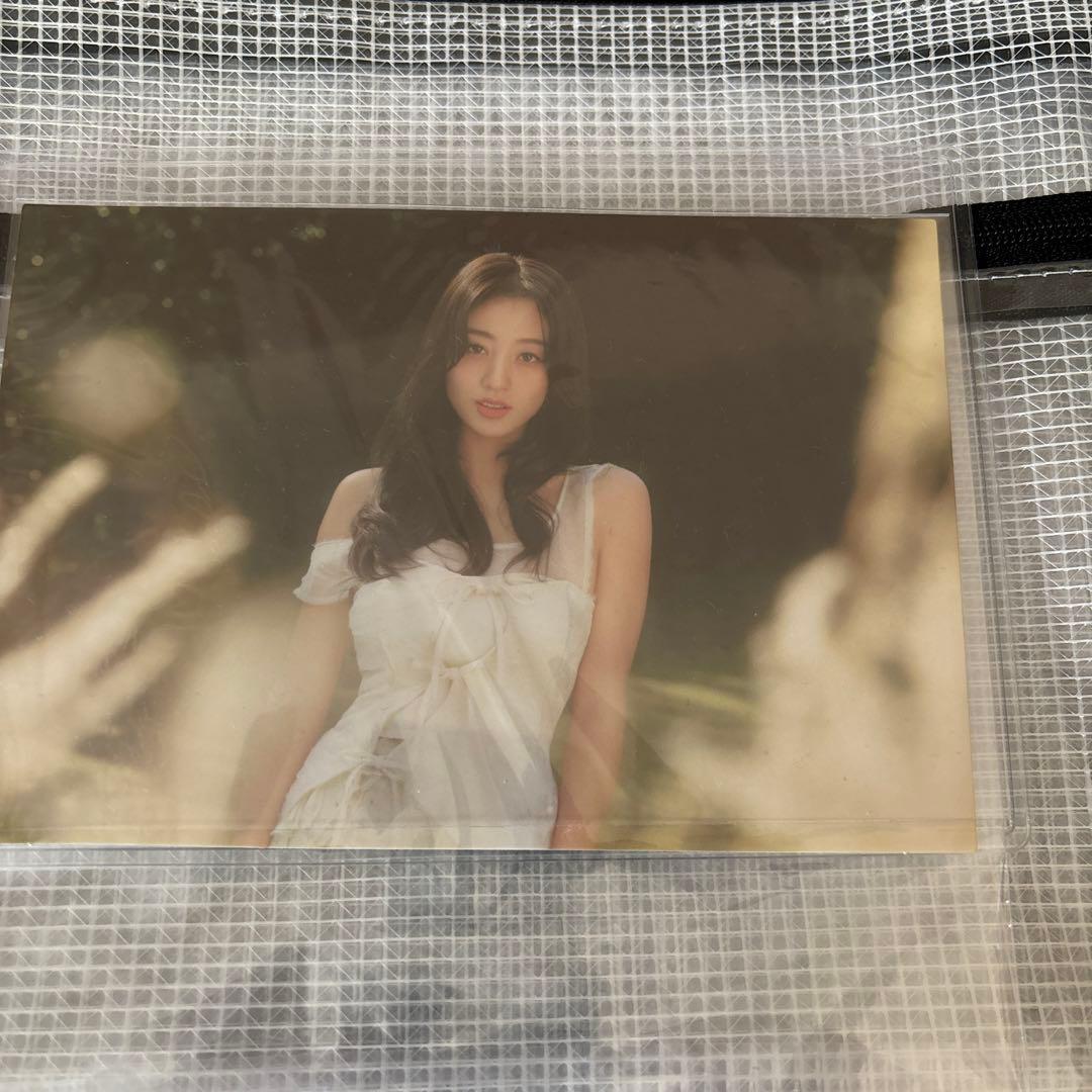 ジヒョ 直筆サイン入りポストカード - メルカリ