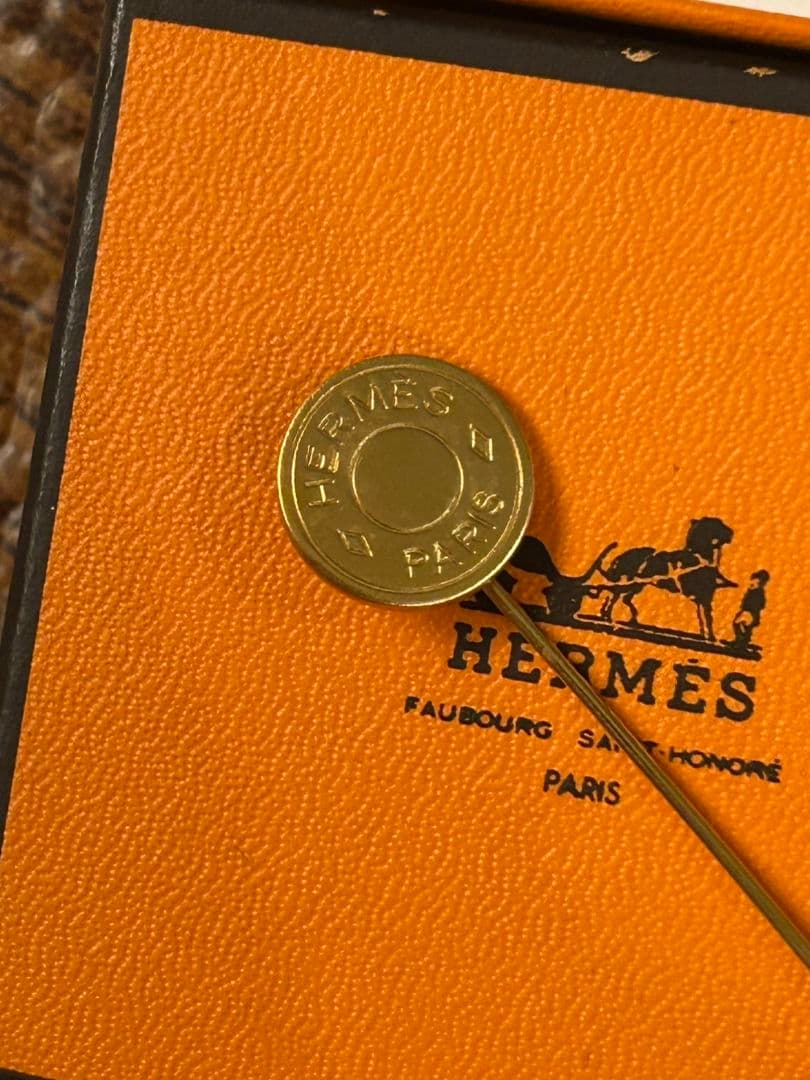 エルメス HERMES セリエ ピンブローチ ゴールド 箱付 - メルカリ