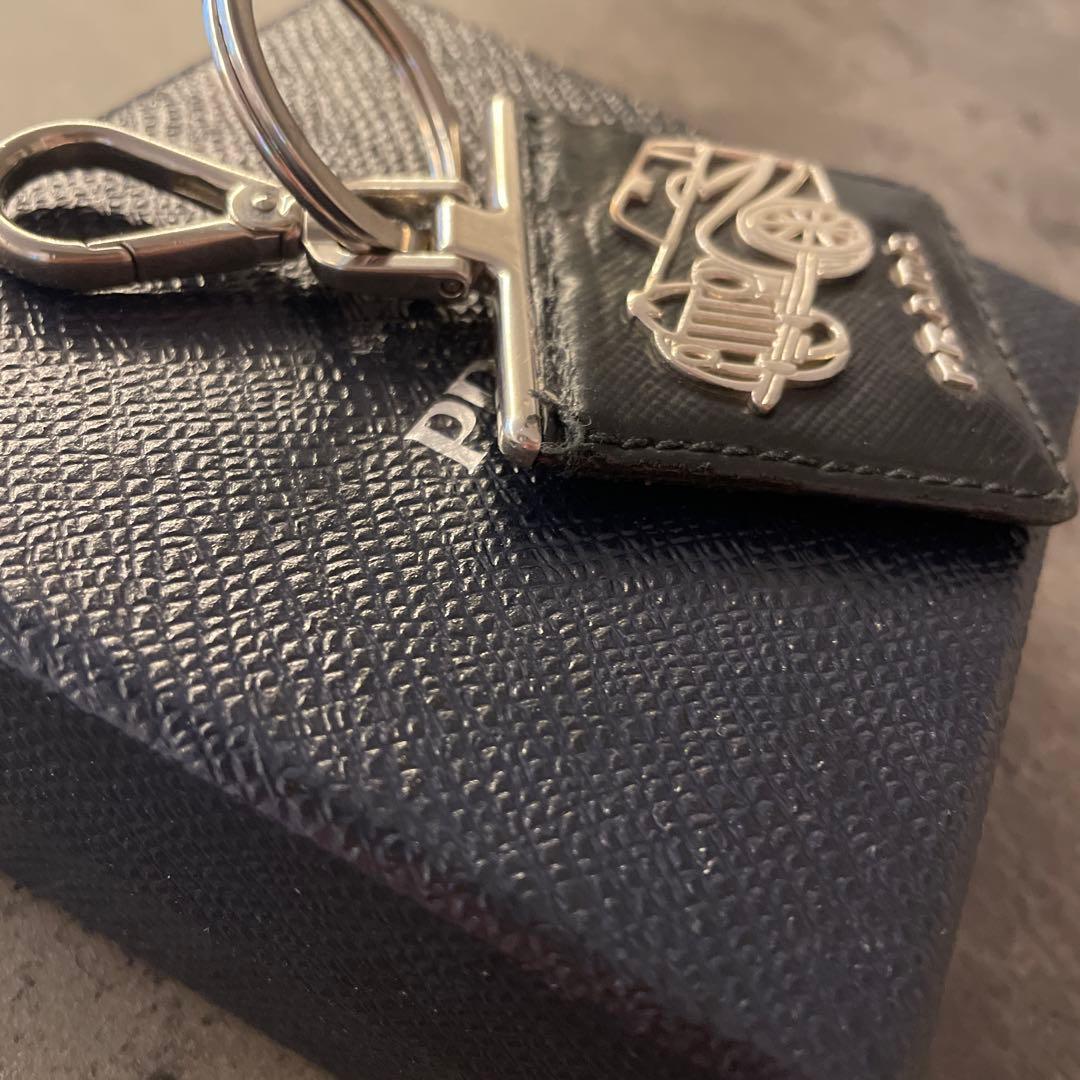 小麦粉@様専用 PRADA キーホルダー クラシックカー - メルカリ