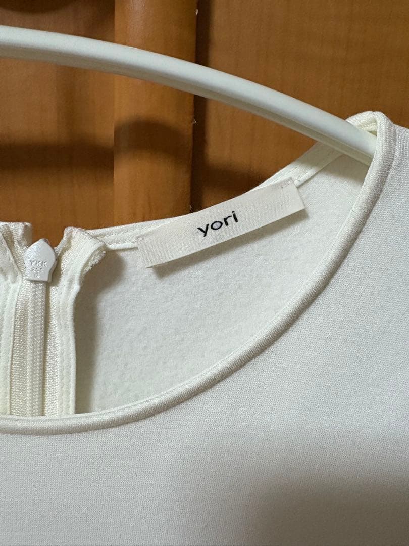 yori ぬくぬくヘムフリルブラウス - メルカリ