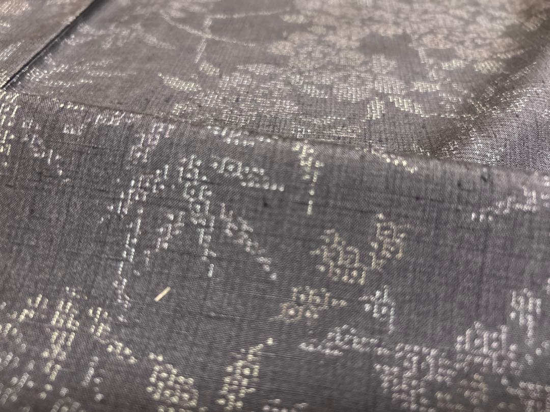 単衣 重要無形文化財 結城紬 100亀甲 地機 正絹 中古 グレー yzk765